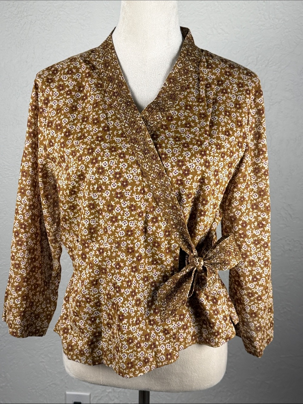 Doen Mustard Floral Wrap Blouse with Side Tie size Medium EUC